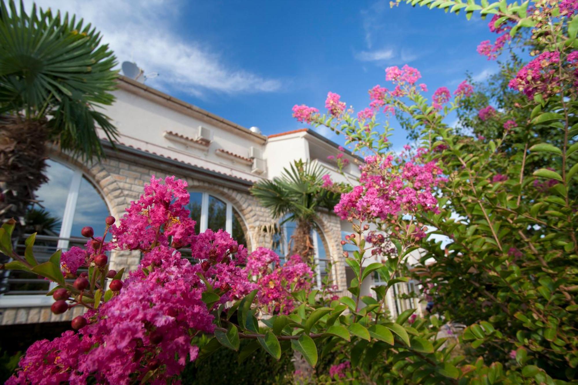 Pansion Burin Hotel Baska  Bagian luar foto