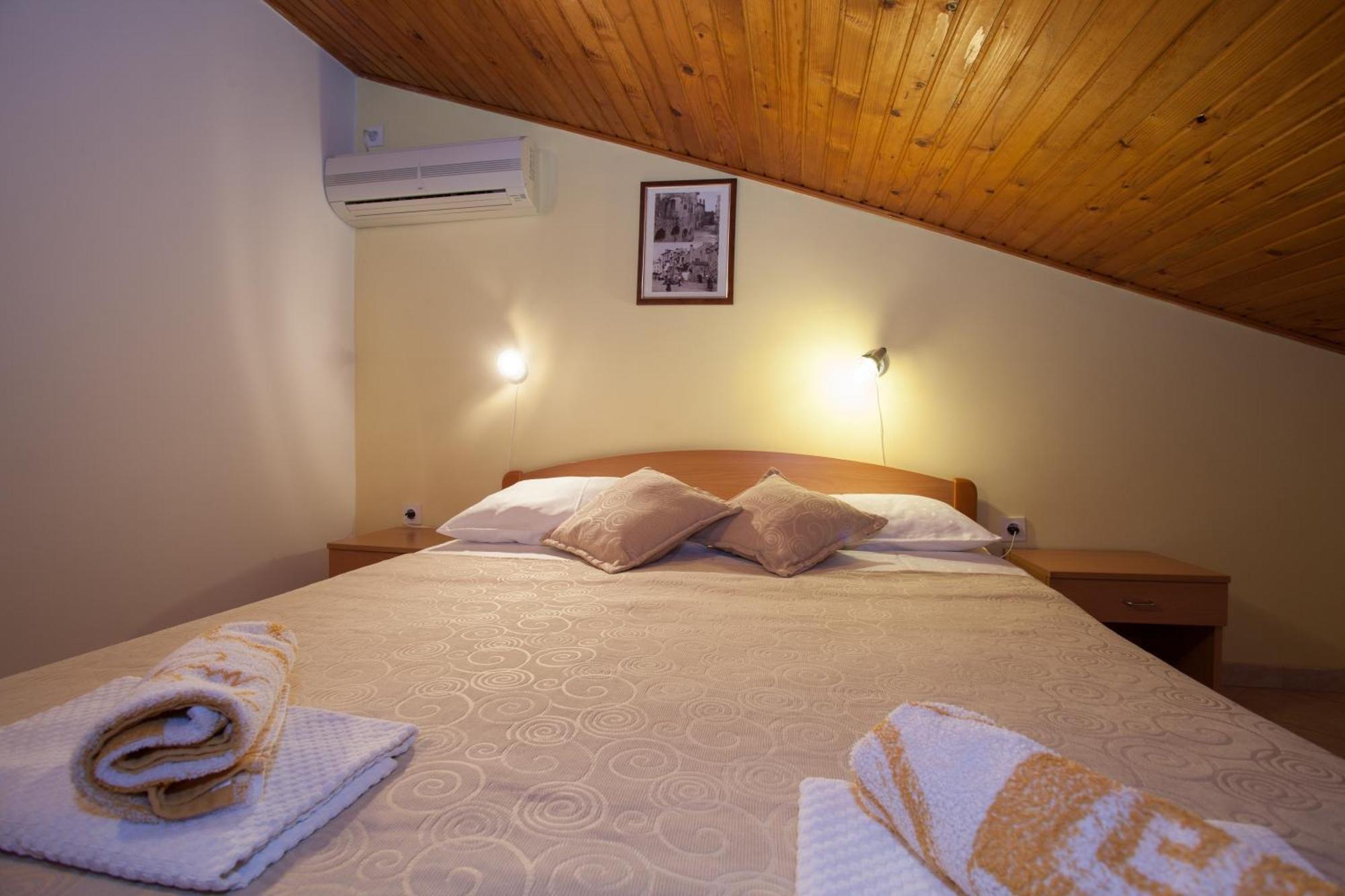 Pansion Burin Hotel Baska  Ruang foto
