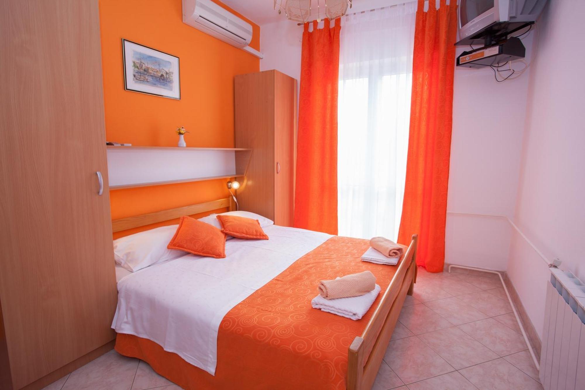 Pansion Burin Hotel Baska  Ruang foto