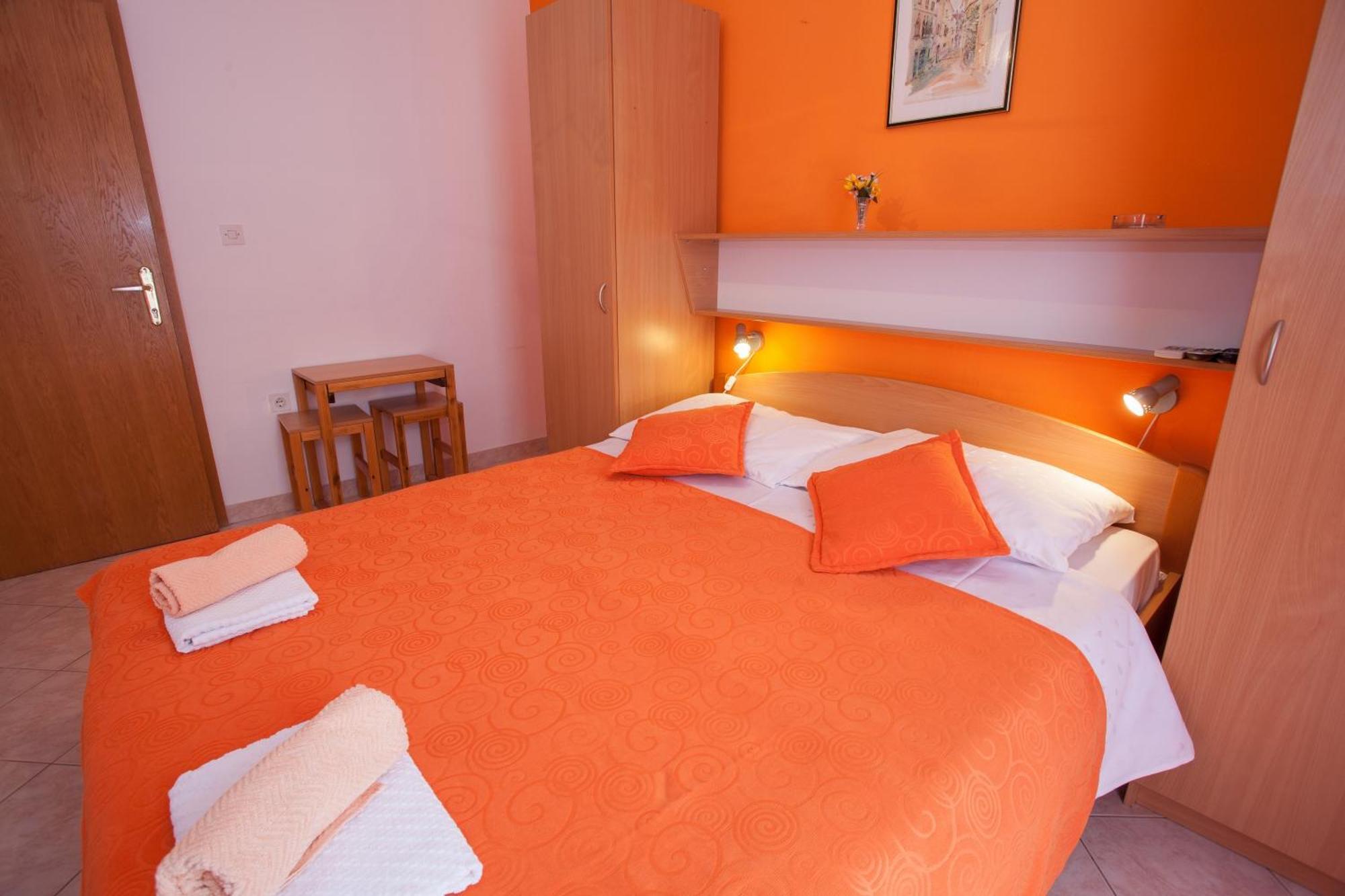 Pansion Burin Hotel Baska  Ruang foto