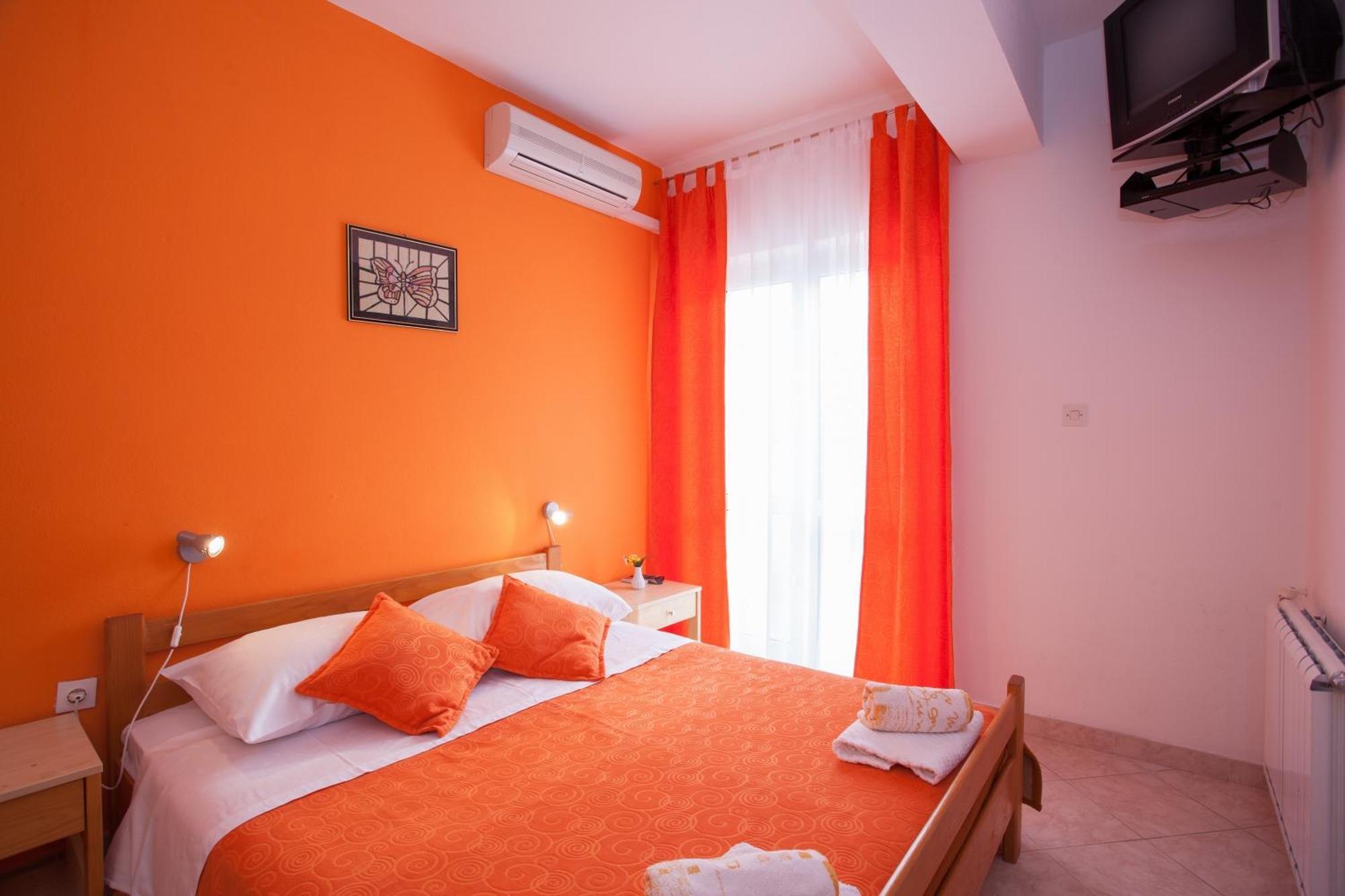 Pansion Burin Hotel Baska  Ruang foto