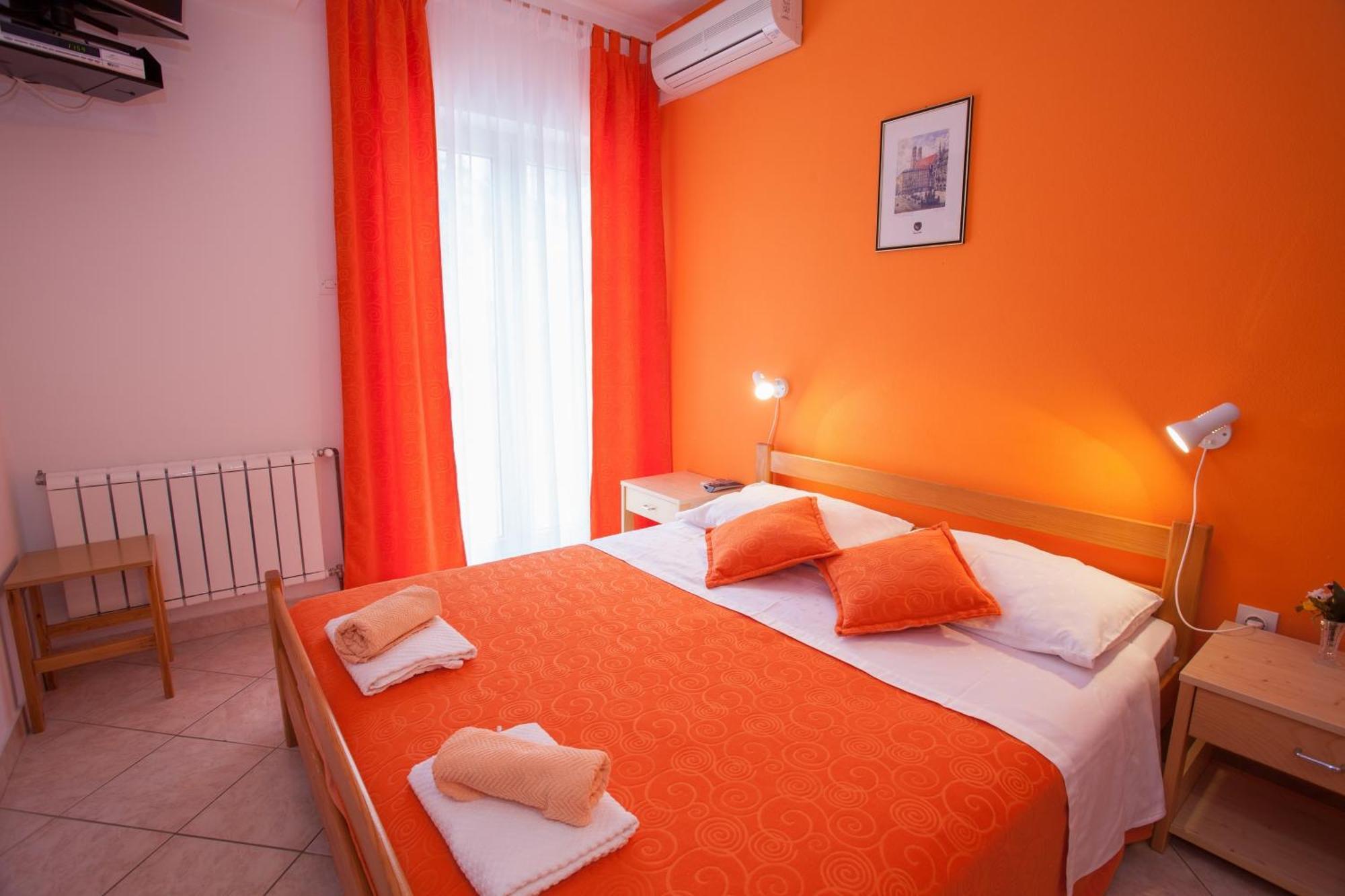 Pansion Burin Hotel Baska  Ruang foto