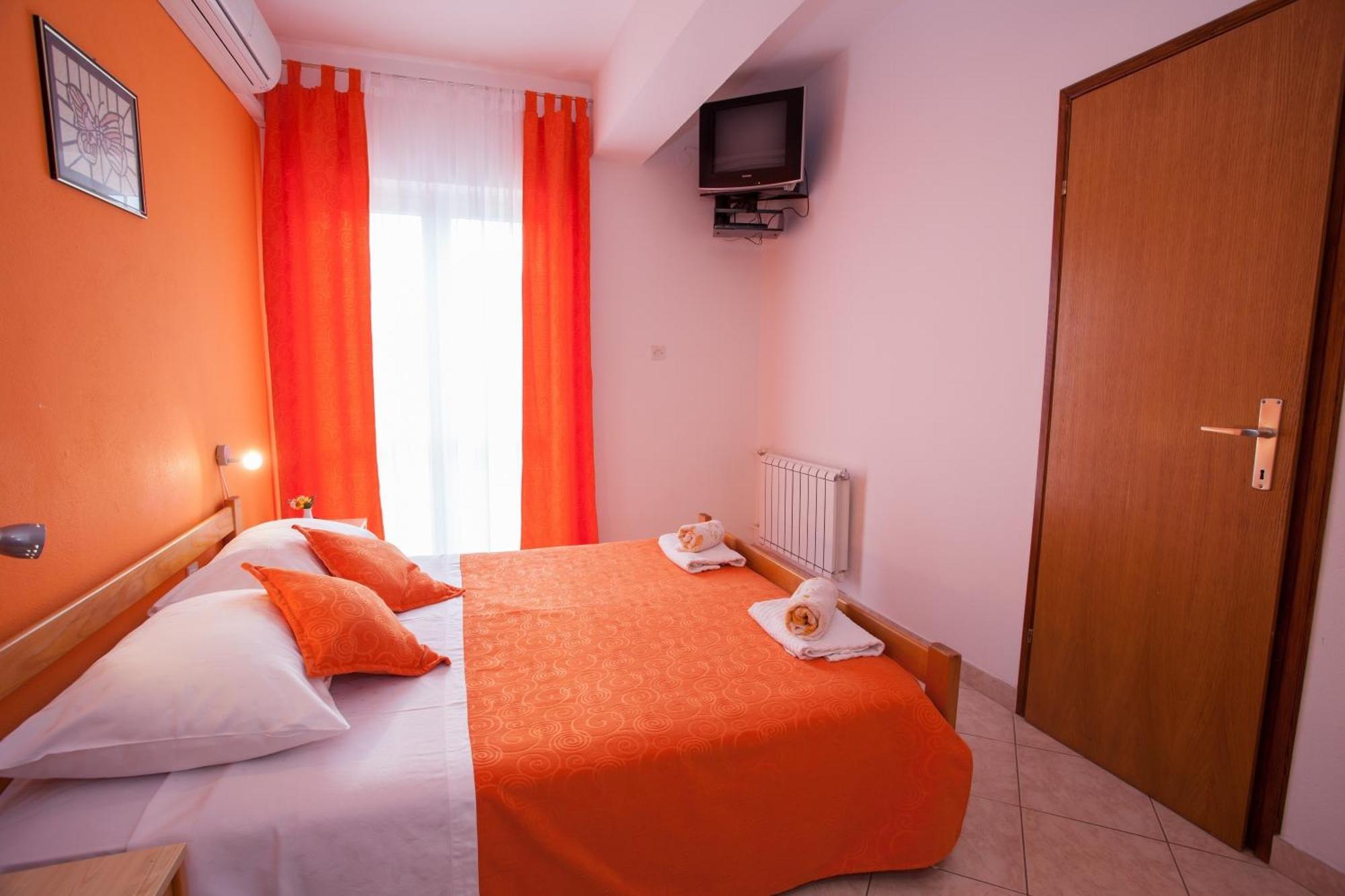 Pansion Burin Hotel Baska  Ruang foto