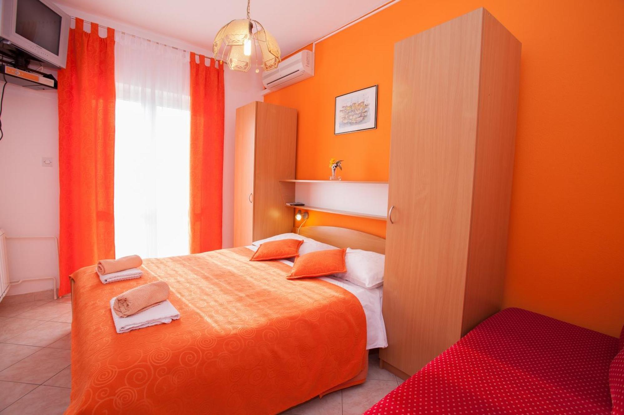 Pansion Burin Hotel Baska  Ruang foto