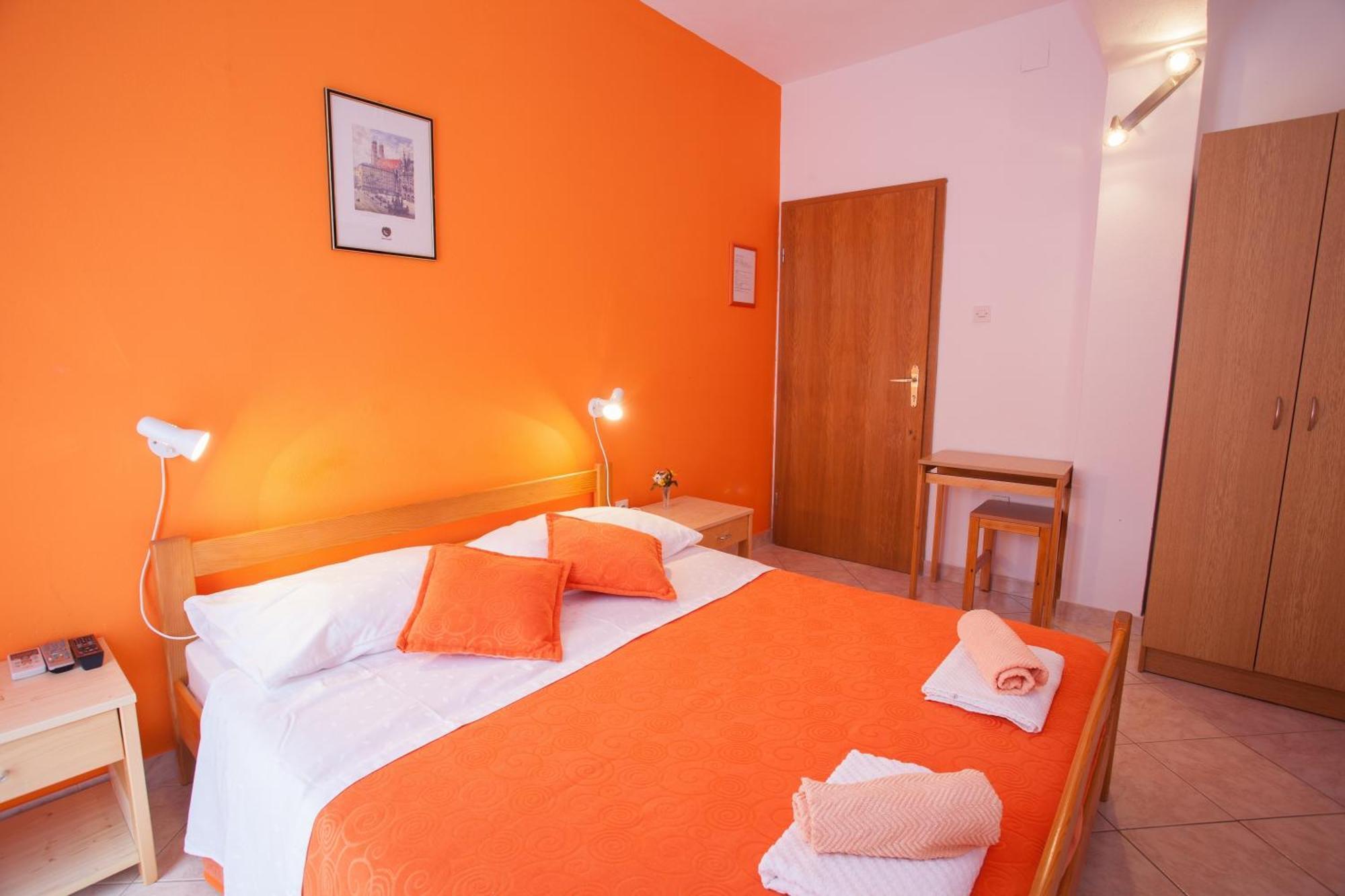Pansion Burin Hotel Baska  Ruang foto