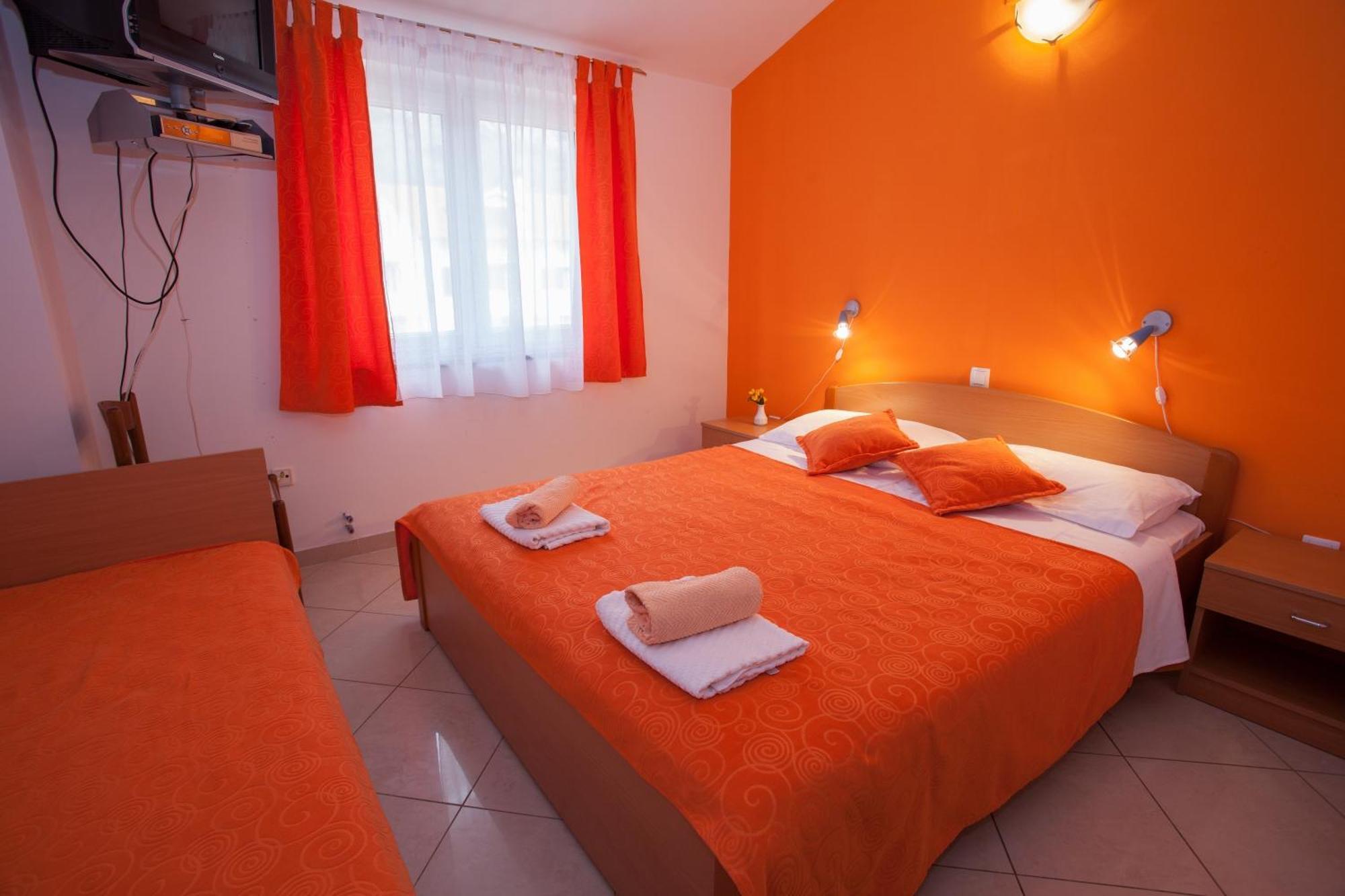 Pansion Burin Hotel Baska  Ruang foto